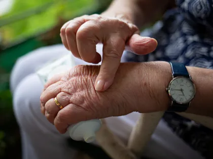 psoriasisforeningen modtager støtte fra velliv foreningen.jpg