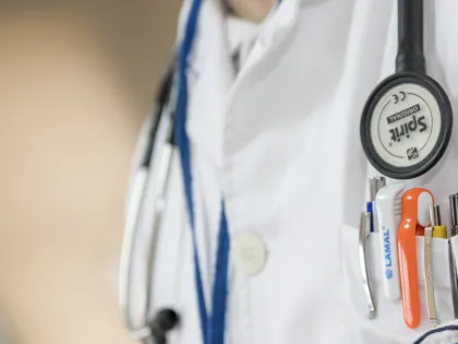 close-up-doctor-health-42273.jpg