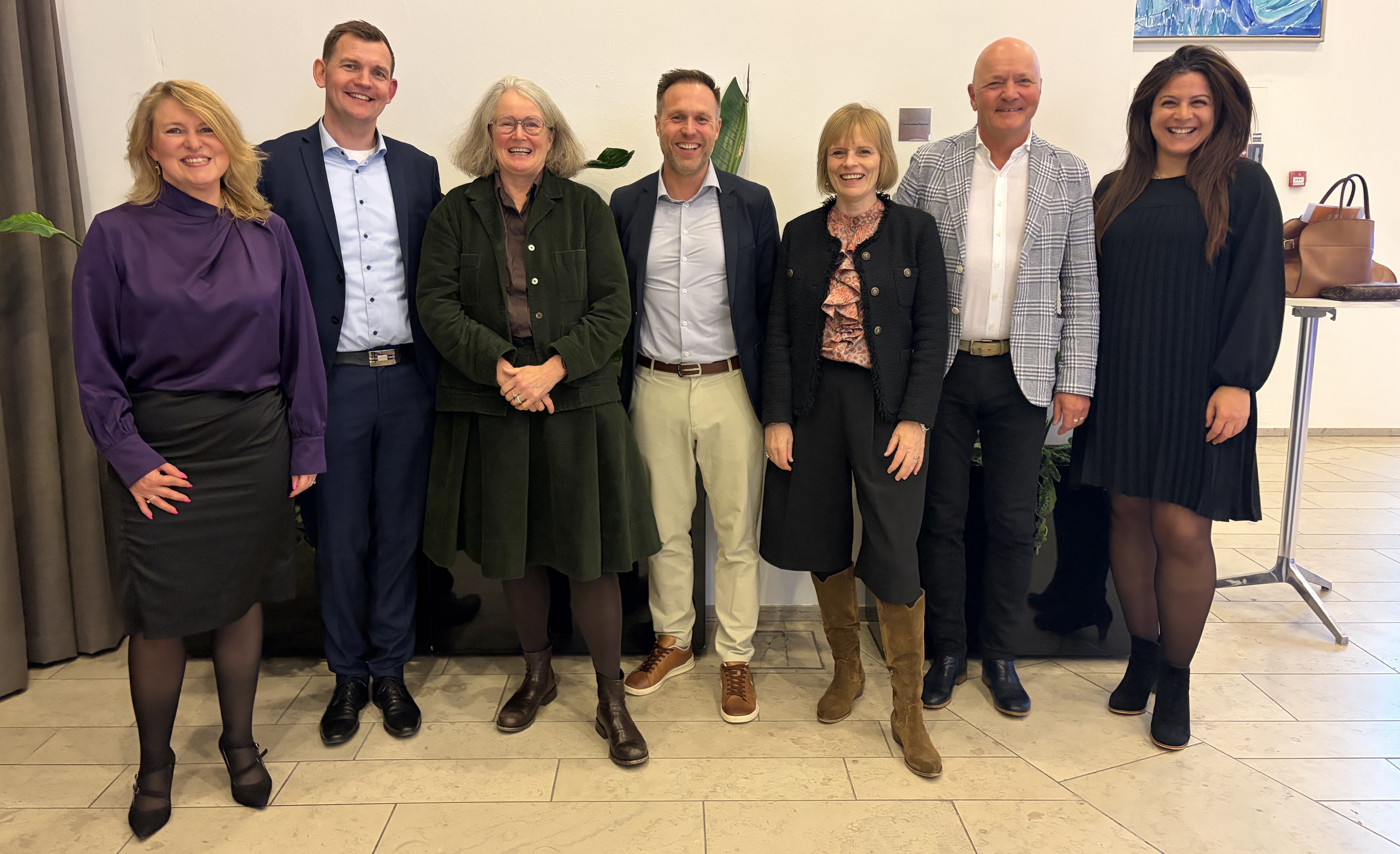 Den nye bestyrelse fra venstre er det: til Anette Steenberg, Peter Juhl, Ane Skytte Leth Hendriksen, Erik Bach Thomsen, Signe Adamsen, Peter Ulrik Jensen og Zehra Øzcan.

